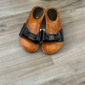 CHANEL dark brown slip-on wooden patent leather clog sandals retro style size 36